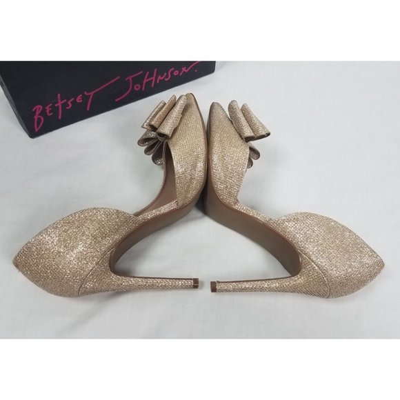 Betsey Johnson Sz. 7.5 Prince Gold Metallic Bow Front Pointed Toe Stiletto - Picture 4 of 7